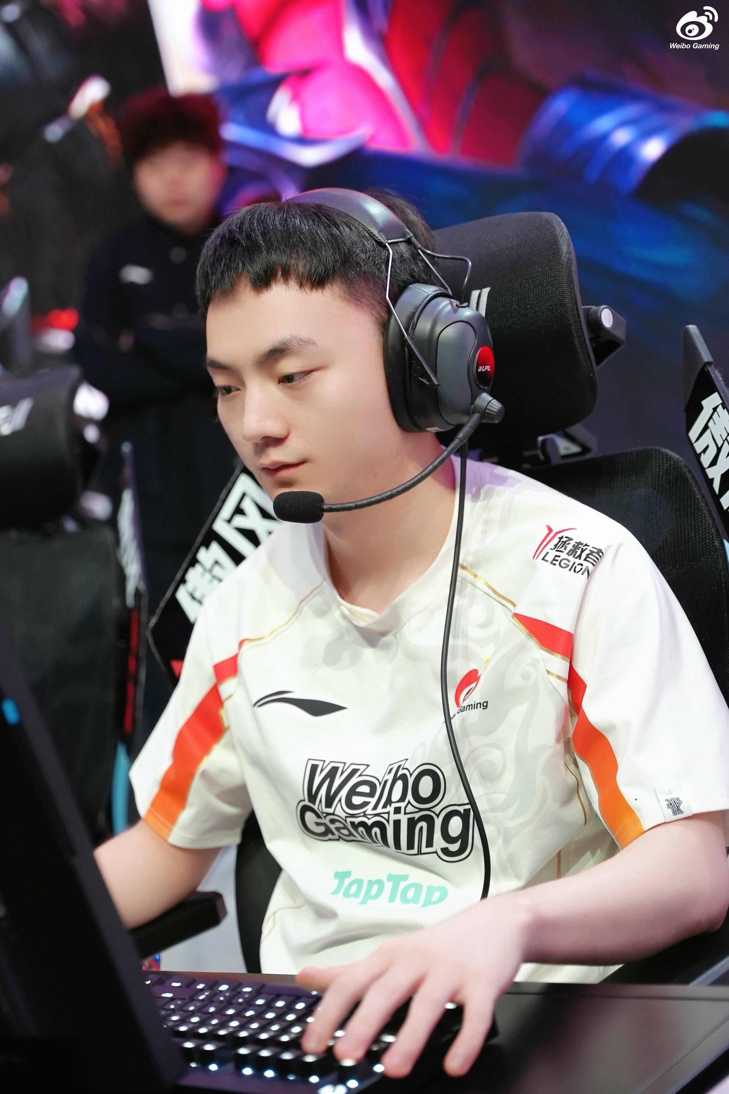 开云手机在线登陆入口-Rookie重返赛场，出色防守首场状态出色，SKT观众沸腾！-开云手机在线登陆入口