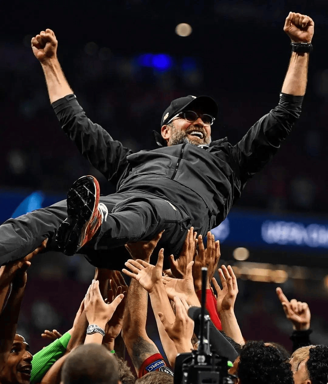 开云手机-利物浦教练压力巨大!,巴特勒遭遇十二持续失利观众掌声雷动-开云手机