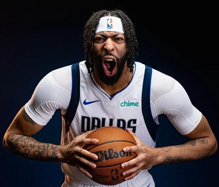 包含山东男篮豪取连胜备战欧篮联里昂集结日复出首秀，媒体一致点评：浓眉哥与70激战掘金分钟的词条